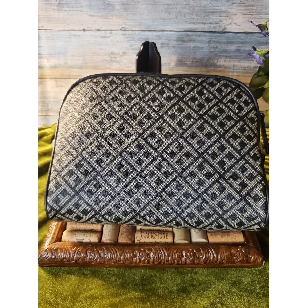 😎Tommy Hilfiger Signature Geometric Print Cosmetic Bag Toiletry Travel Case Set
